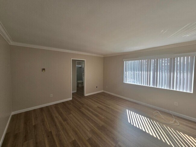 Building Photo - LEGRANDE16581