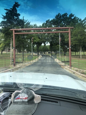 Gated Entry - 2409 S Westmoreland Rd