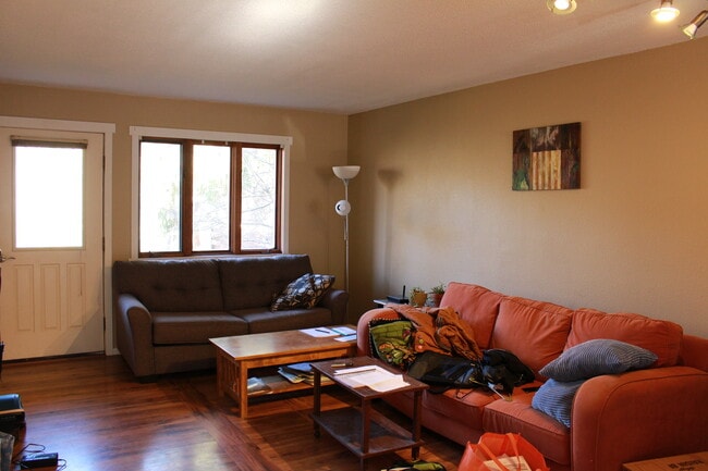 Building Photo - 321 N Perkins Place