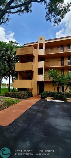 Foto del edificio - 6012 Coral Lake Dr