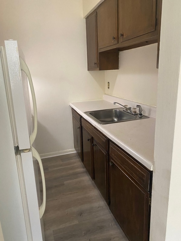 Building Photo - 1063 W 48th St