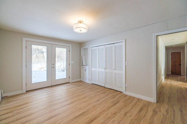 Den - 89 Hillside Ave