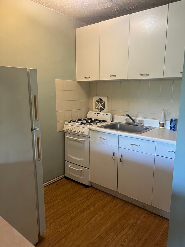 Foto del edificio - 369 Mayflower Ave