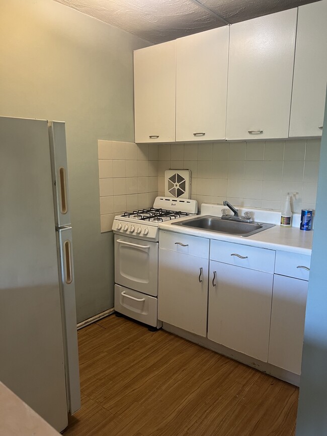 Building Photo - 369 Mayflower Ave