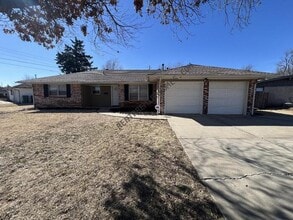 Building Photo - 8105 W Lakeshore Dr