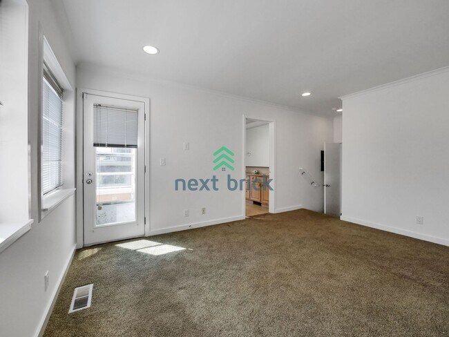 Building Photo - Newly Remodeled 3 Bed 3 Bath for Rent!
