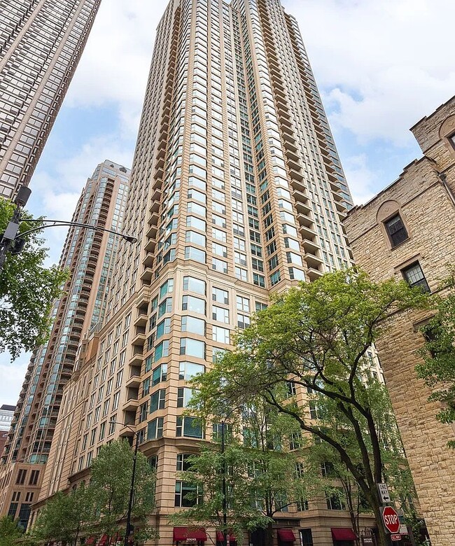 Building Photo - 25 E Superior St