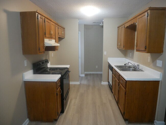 Foto del edificio - 7128 Village Ln