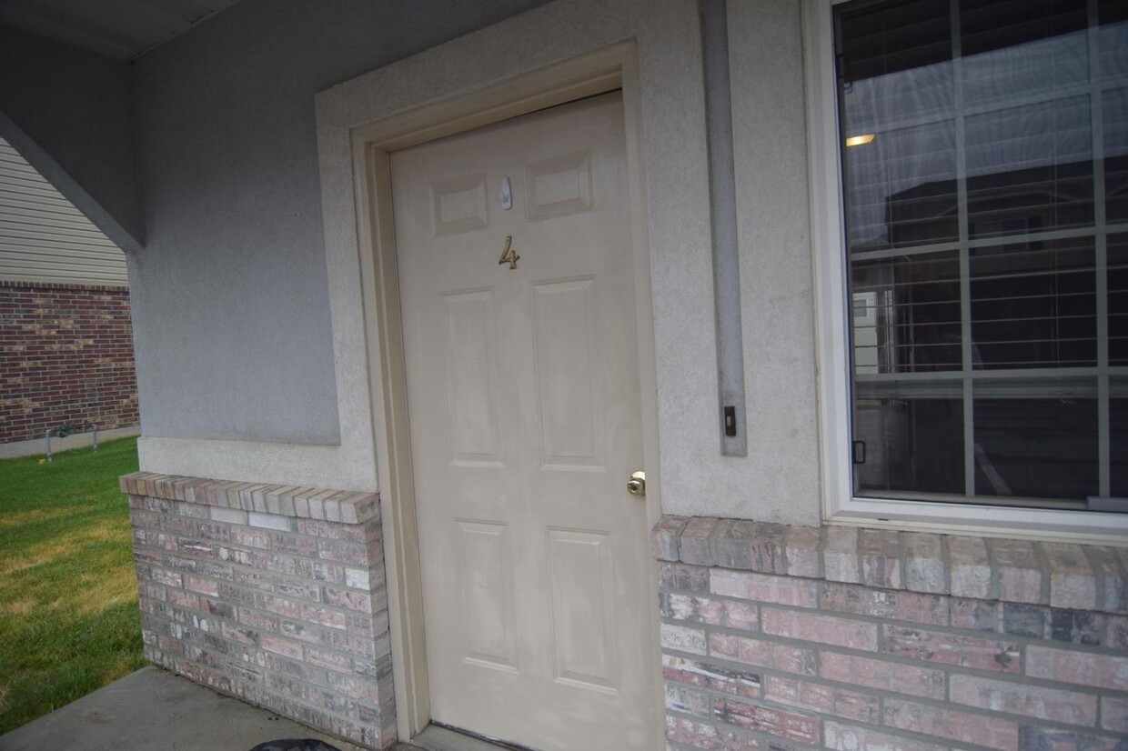 Primary Photo - 1391 N 240 W