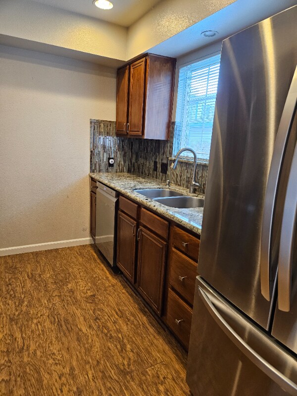 Foto del edificio - 1022 E 5th St