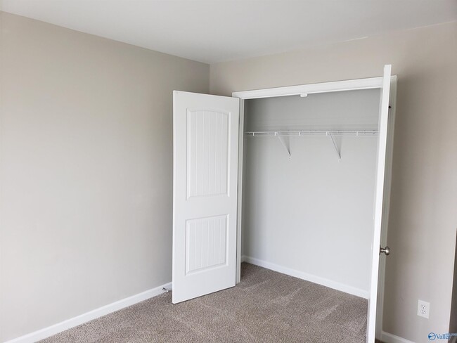 Building Photo - 217 Hydra Cir