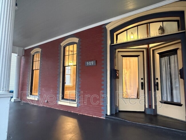 Building Photo - 909 N 6th St