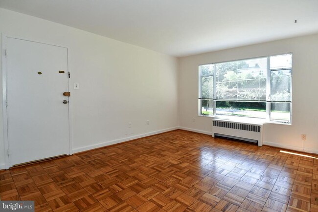 Foto del edificio - 10311 Montrose Ave