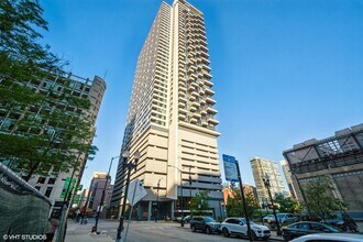 Building Photo - 235 W Van Buren St