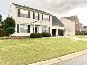 Building Photo - 107 Whixley Ln