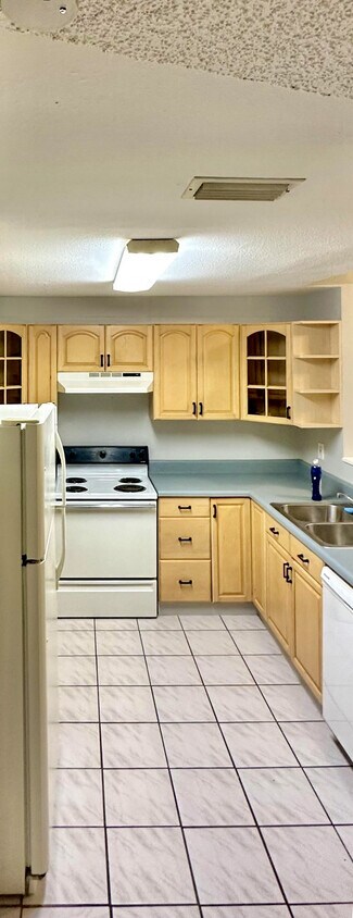 Foto principal - 23117 Dover Dr