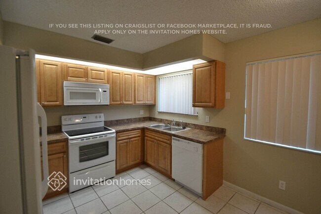 Building Photo - 1140 SW 111th Ave
