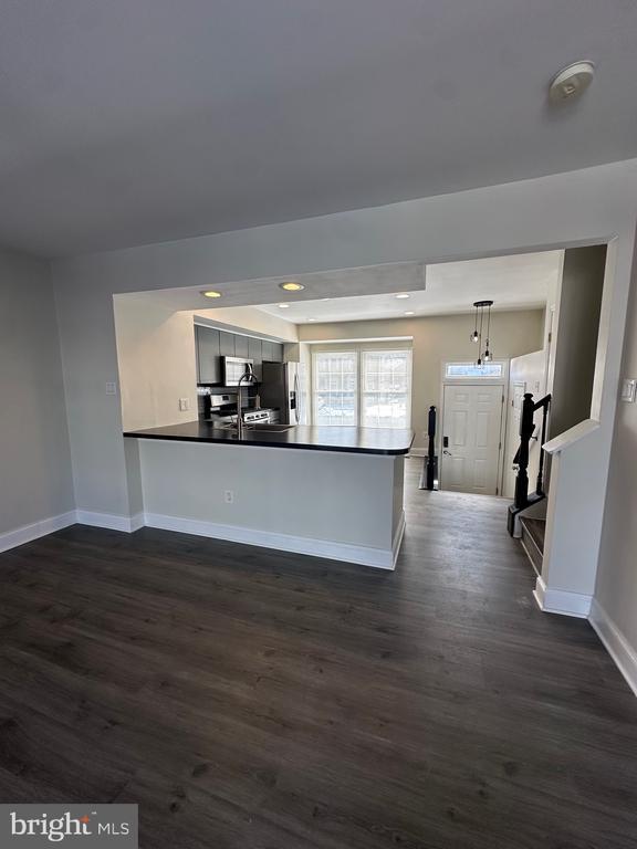 Foto del edificio - 650 Corsica Ave