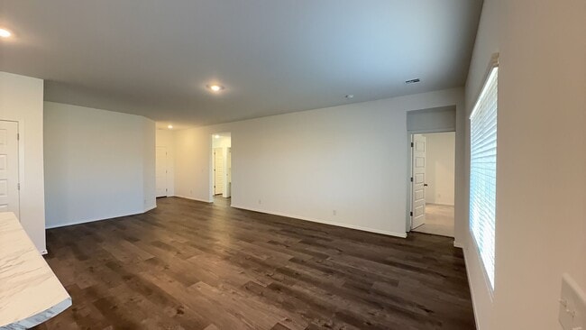 Foto del edificio - Welcome to your beautiful new construction...