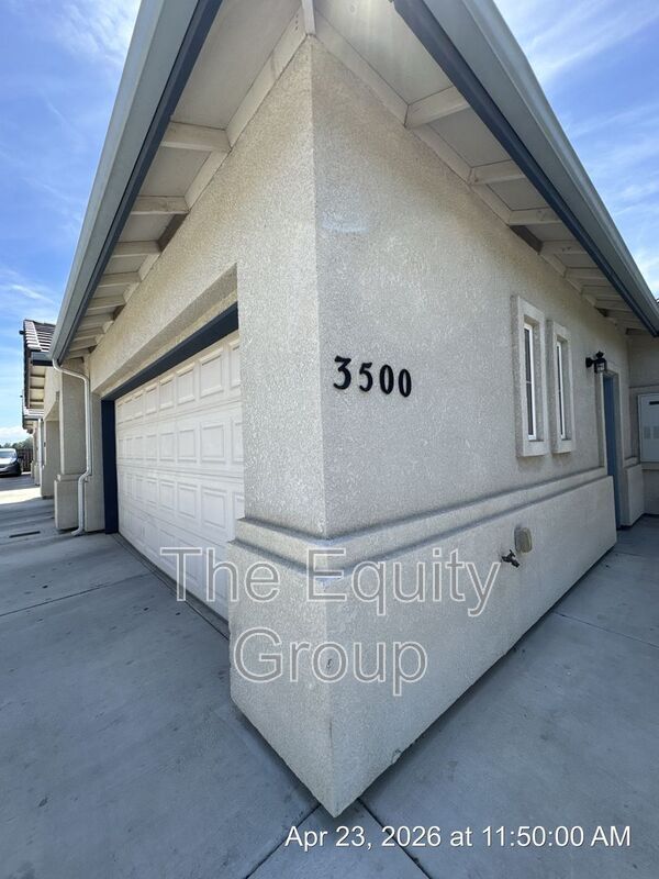 Foto del edificio - 3500 Villa St