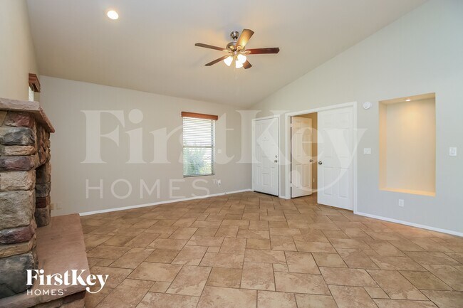 Building Photo - 1388 N Santa Anna Ct