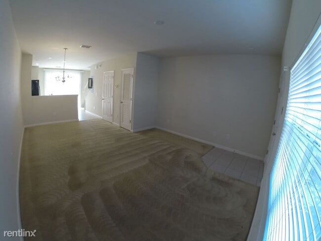 Building Photo - 2 br, 2 bath Townhome - 4914 SW 45th Cir