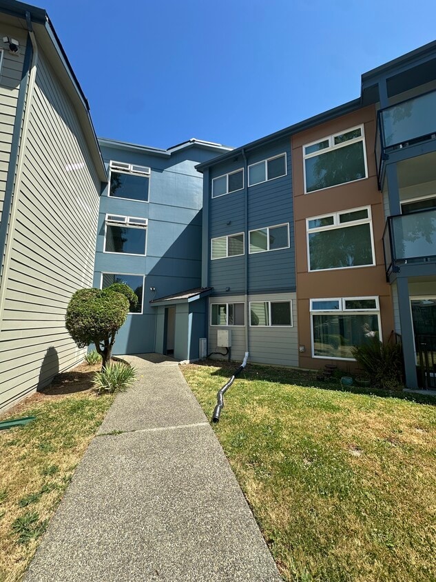 15148 65th Ave S Unit 604, Tukwila, WA 98188 Condo for Rent in