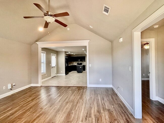 Foto del edificio - Modern 3-Bed, 2-Bath Home in Bentonville –...