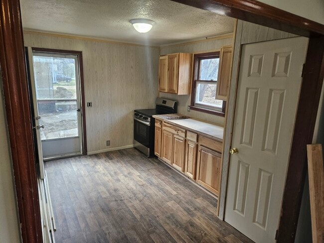 Building Photo - 150 Edgewater Rd