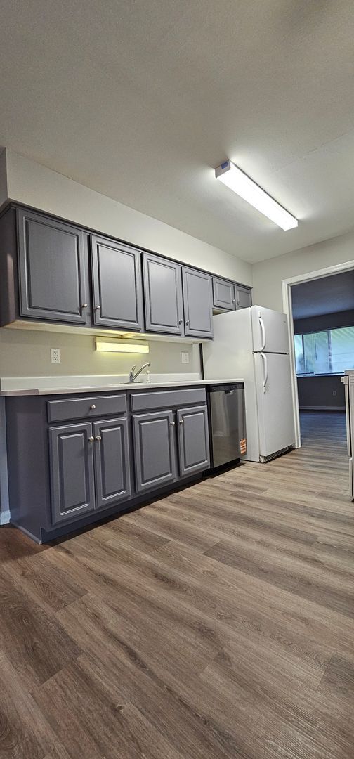 Building Photo - Newly Renovated 2-Bedroom Duplex in Butler...