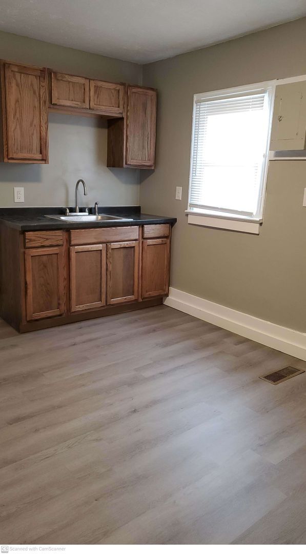 Foto del edificio - Freshly renovated and ready for move in!  ...