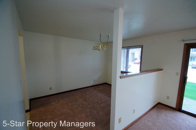 Building Photo - 209 Tanglewood Dr