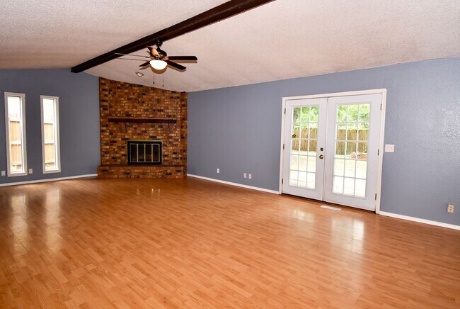 Foto del edificio - 4-Bed, 2-Bath Home in Broken Arrow Schools...