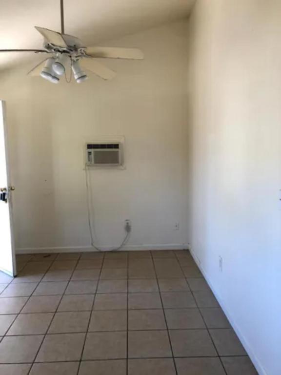 Building Photo - 522 S Mesa Dr