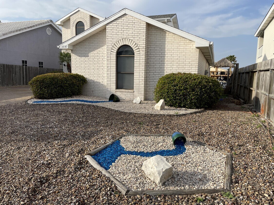 Primary Photo - 13930 Dasmarinas Dr