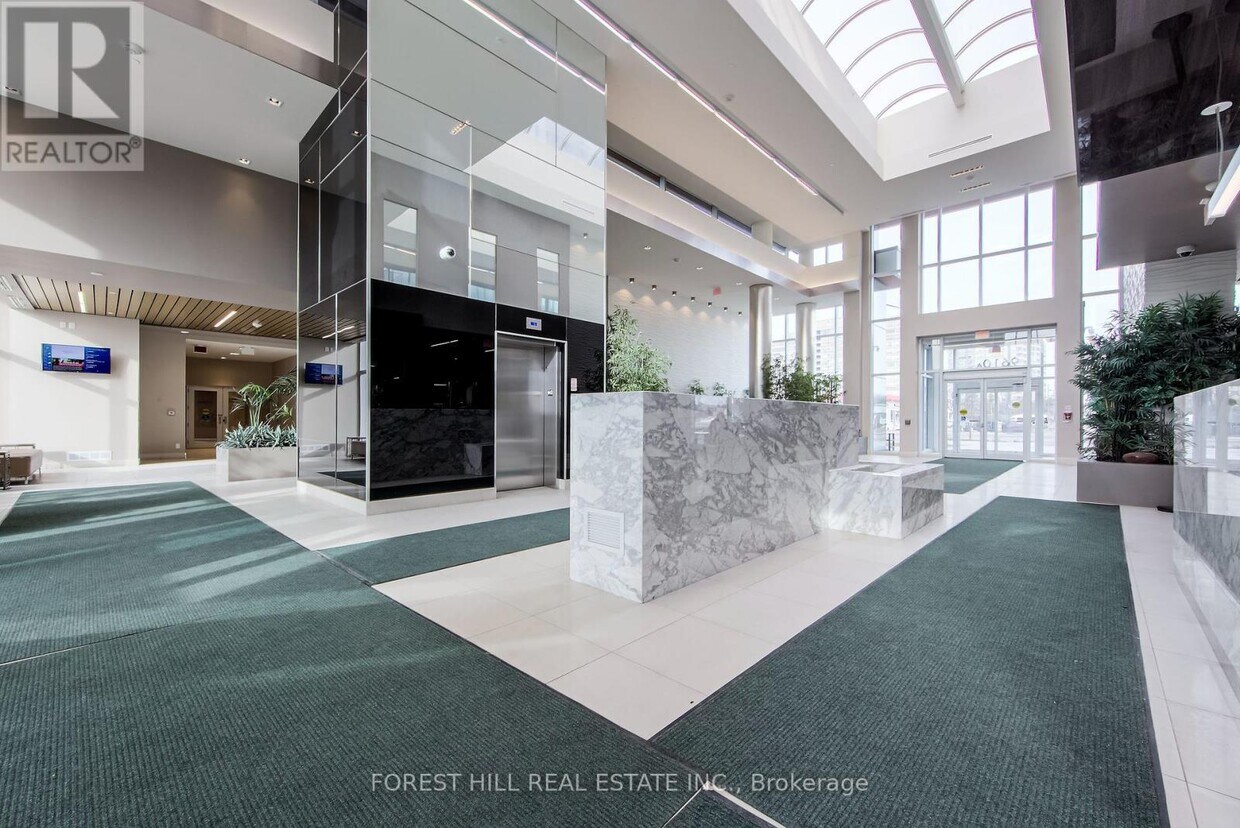 Photo principale - 9600-19600 Yonge St