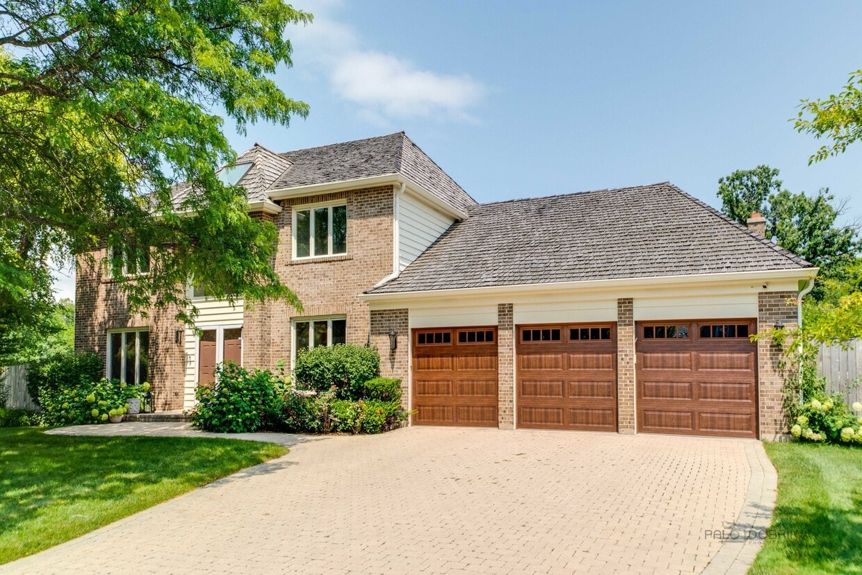 Primary Photo - 120 S Basswood Rd