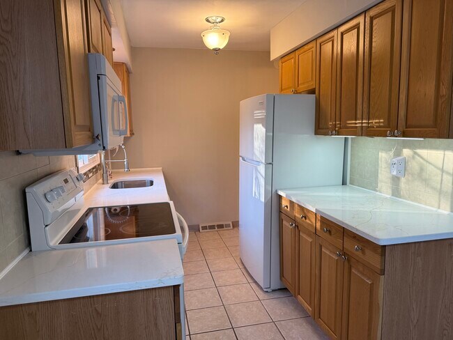 Foto del edificio - 566 Kenwood Ave