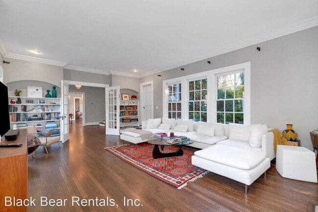 Building Photo - 4 br, 2.5 bath House - 336 Vanderbilt Rd.