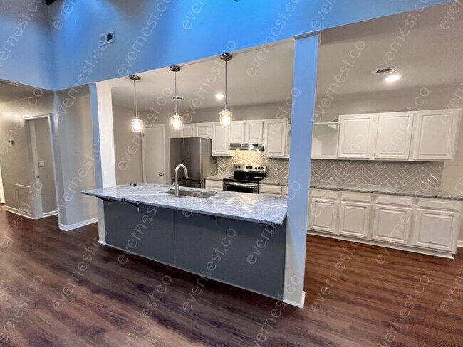 Building Photo - 2927 Hickory Ln