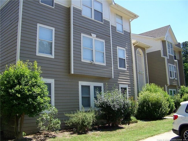 Building Photo - 6732 Willowbrook Dr