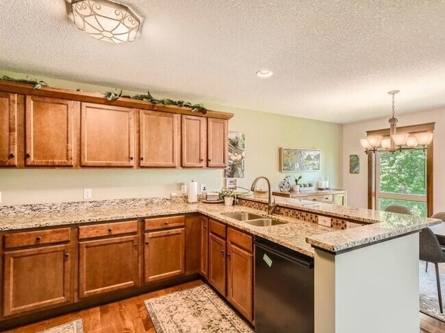 Foto del edificio - Rare 4 bed 4 bath home in elk river for lease this time of year!!! Get it while you can!