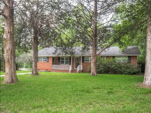 Building Photo - 411 College Blvd