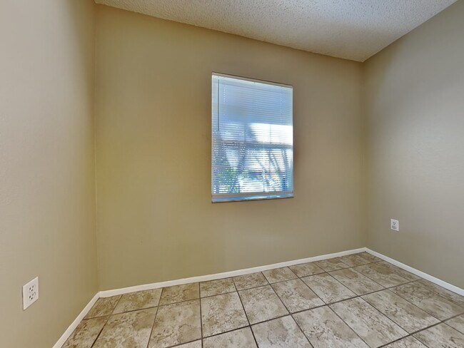 Building Photo - 830 White Birch Ln
