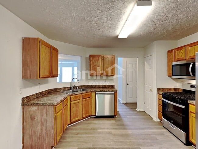Building Photo - 2911 Water Lily Ct