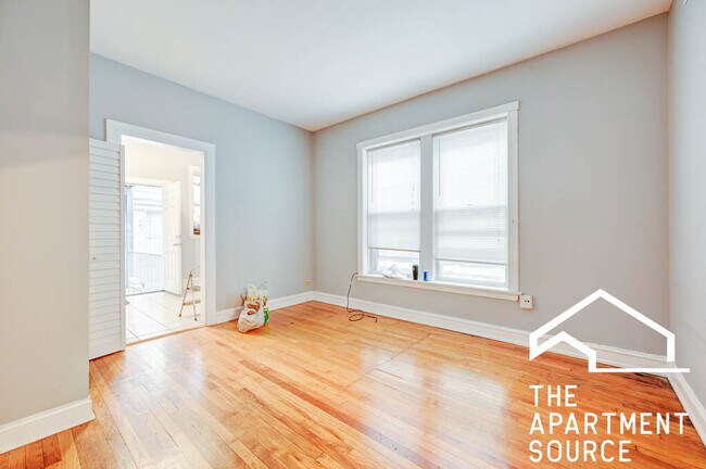 Foto del edificio - 907 W Belmont Ave