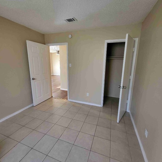 Building Photo - 3414 Colonial Pl