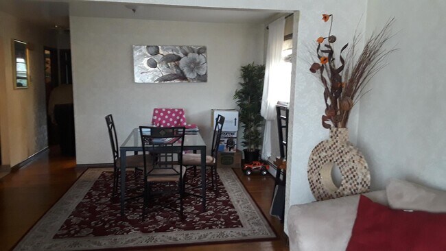 Foto del edificio - 144 MacArthur Ave