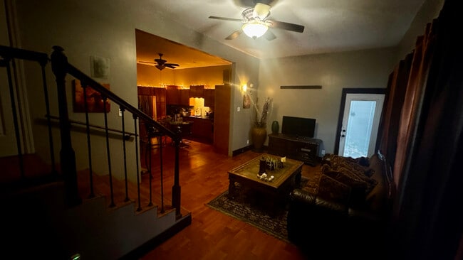 Foto del edificio - 1721 Clarendon Ave