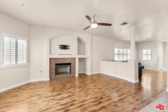 Foto del edificio - 15804 Crest Ln